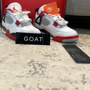 Jordan 4 Fire Reds